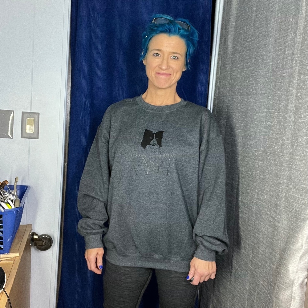 🥰NWOT |•GILDAN•| 'Border Collie Mom' Gray Soft Heavy Blend Sweatshirt Large